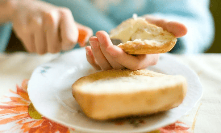 ۹ کاری که هنگام مبارزه با سرماخوردگی نباید انجام دهید